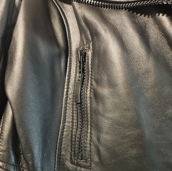 Rezrekshn Women's Rezrekshn 100% Leather Jacket Size Small (never worn) Runs Big - Picture 9 of 9